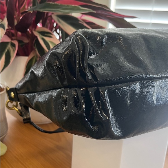 COACH Poppy Daisy Liquid Glass Hobo Patent Shoulder Bag EUC No. G1269-F20108 - Picture 9 of 15